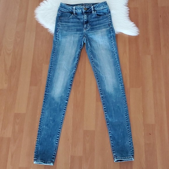 American Eagle Outfitters High Rise Blue Jeans - Picture 5 of 8